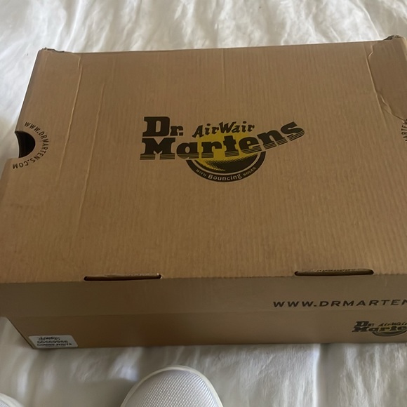 New in box Women’s Dr Martens Combs W White+White Combat Boots AW004 Size 6 US - Picture 5 of 6